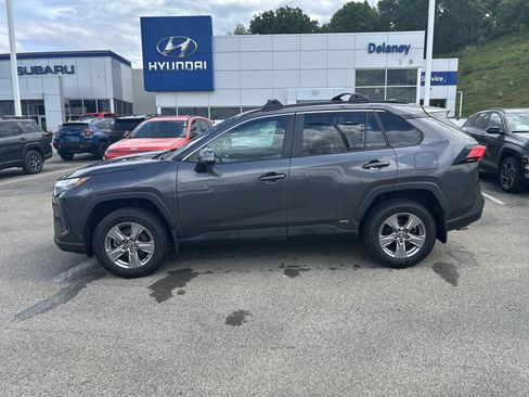 Used 2024 Toyota RAV4 XLE AWD/4WD image 8