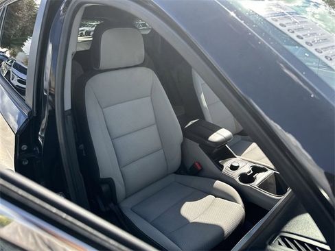 Used 2024 GMC Terrain SLE image 28