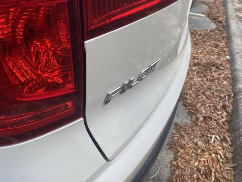 Used 2016 Honda Pilot Touring image 11