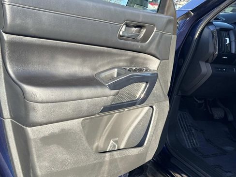 Used 2024 Nissan Pathfinder SV image 16