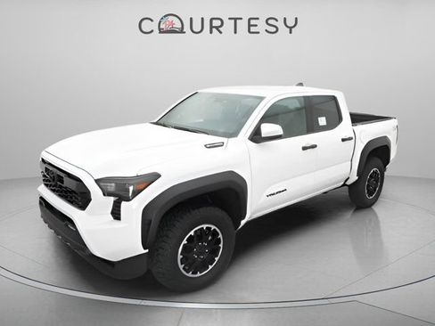 Certified 2025 Toyota Tacoma TRD Off-Road AWD/4WD image 3
