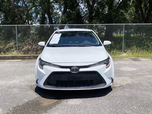 Used 2020 Toyota Corolla LE FWD image 2