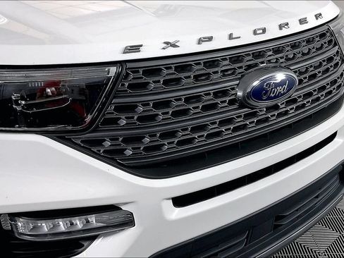 Used 2022 Ford Explorer XLT w/ Equipment Group 202A RWD image 38
