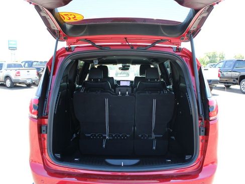 Used 2025 Chrysler Pacifica Select FWD image 14