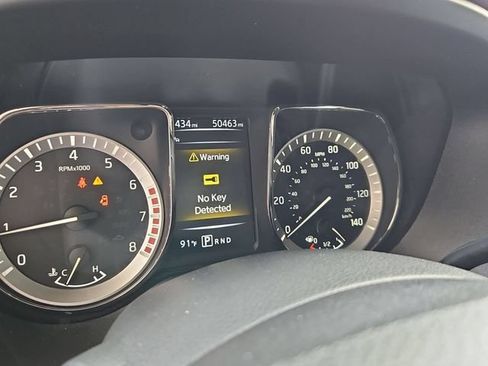 Used 2018 Nissan Titan SV w/ SV Convenience Package RWD image 15