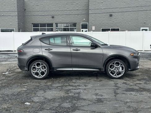 Used 2024 Alfa Romeo Tonale Ti image 2