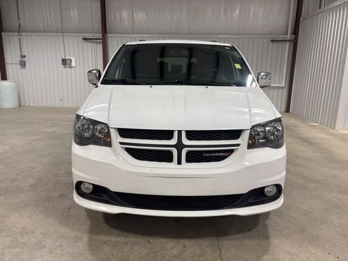 Used 2017 Dodge Grand Caravan GT image 3