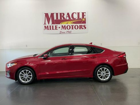 Used 2020 Ford Fusion SE FWD image 2