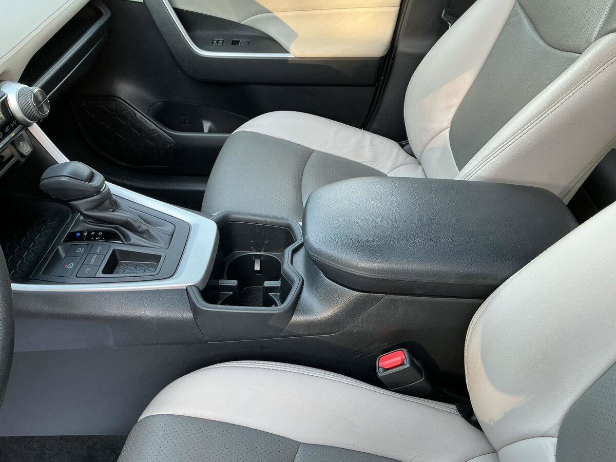 Used 2024 Toyota RAV4 XLE w/ Convenience Package FWD image 23