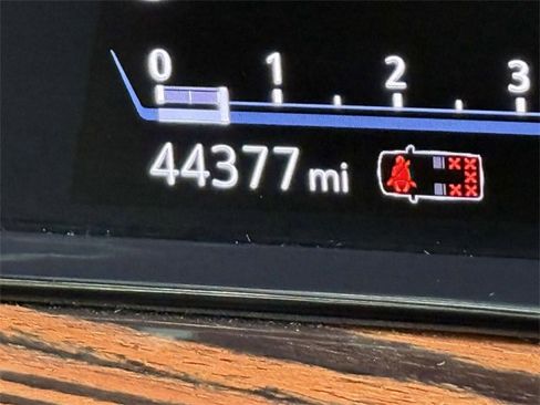 Used 2022 Cadillac Escalade ESV Premium Luxury image 24