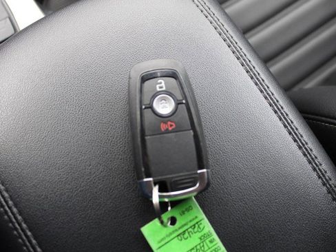 Used 2024 Ford Edge SEL image 40