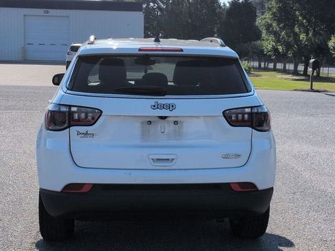 Used 2022 Jeep Compass Latitude FWD image 4
