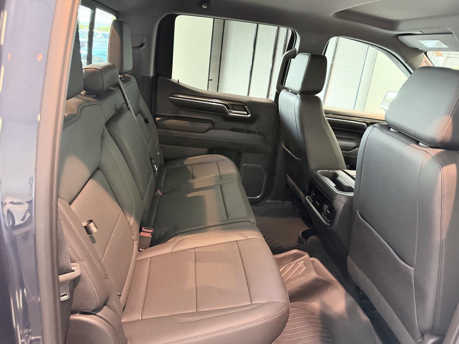 Used 2022 Chevrolet Silverado 1500 LT Trail Boss w/ LT Trail Boss Premium Package AWD/4WD image 28