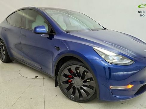 Used 2024 Tesla Model Y Performance AWD/4WD image 1
