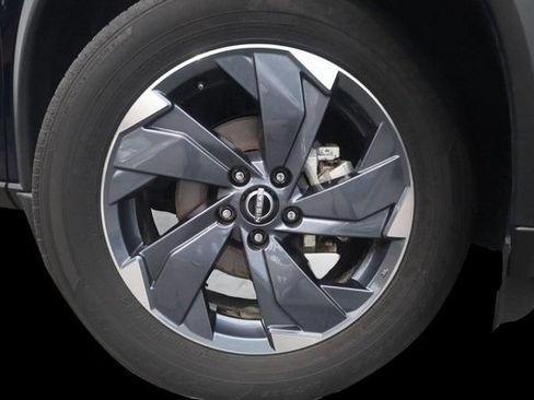 Certified 2025 Nissan Rogue SV w/ SV Premium Package FWD image 3