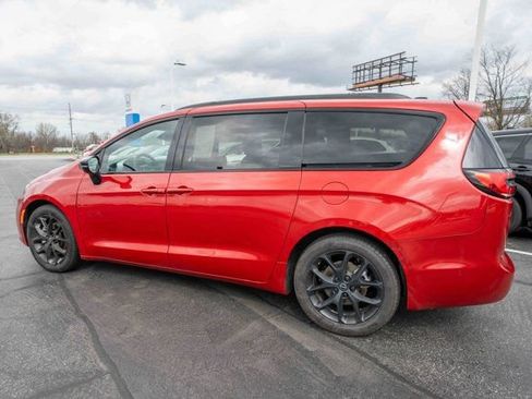 Used 2025 Chrysler Pacifica Limited FWD image 4