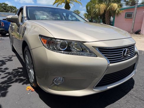 Used 2013 Lexus ES 350 w/ Premium Pkg FWD image 4