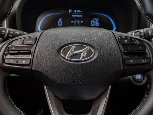Used 2025 Hyundai Venue SEL FWD image 13