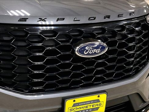 Certified 2025 Ford Explorer ST-Line w/ ST-Line Street Pack image 29