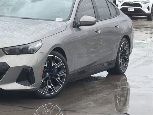 Used 2024 BMW i5 eDrive40i w/ M Sport Package image 3