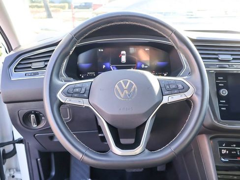 Used 2024 Volkswagen Tiguan SE w/ Panoramic Sunroof Package FWD image 45