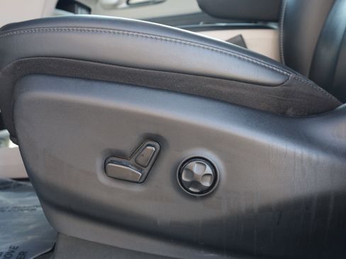 Used 2024 Chrysler Pacifica Touring-L image 24