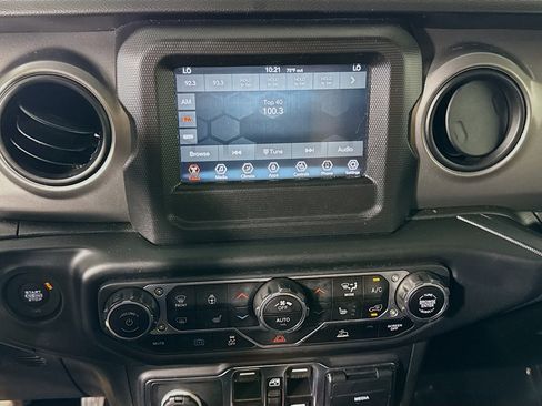 Used 2023 Jeep Wrangler Unlimited w/ Cold Weather Group image 18