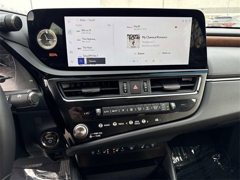 Certified 2025 Lexus ES 300h w/ Luxury Package image 24