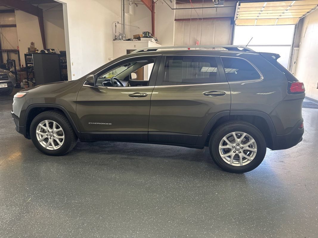 Used 2015 Jeep Cherokee Latitude AWD/4WD image 7