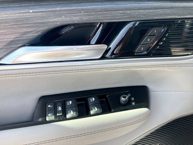 Used 2024 Jeep Wagoneer Series II w/ Flexible Seating Group RWD image 13