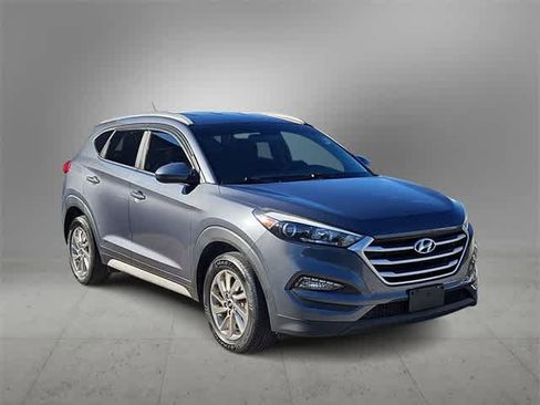 Used 2017 Hyundai Tucson SE image 2
