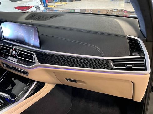 Used 2022 BMW X7 M50i w/ Cold Weather Package image 17