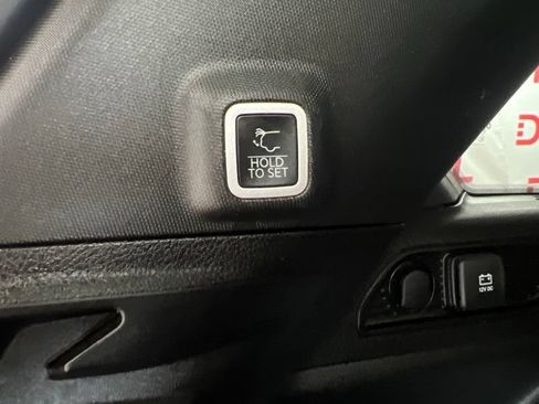 Used 2024 Jeep Grand Cherokee Altitude AWD/4WD image 9
