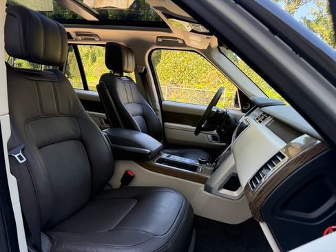 Used 2018 Land Rover Range Rover HSE image 29