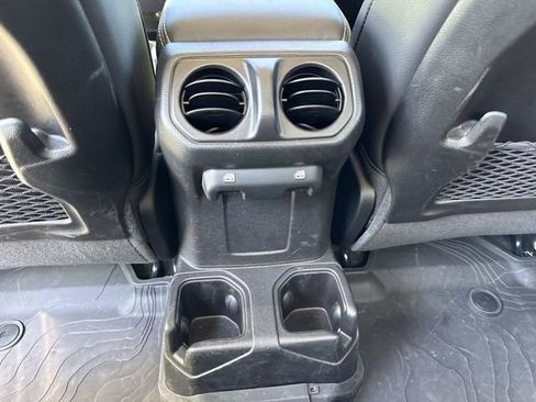Used 2025 Jeep Gladiator Sport AWD/4WD image 30