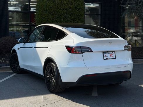 Used 2021 Tesla Model Y Long Range image 19