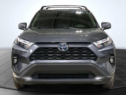 Used 2022 Toyota RAV4 XLE Premium image 3