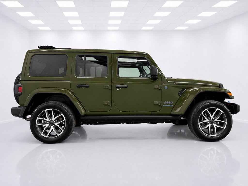 Used 2024 Jeep Wrangler Unlimited w/ Technology Group AWD/4WD image 5
