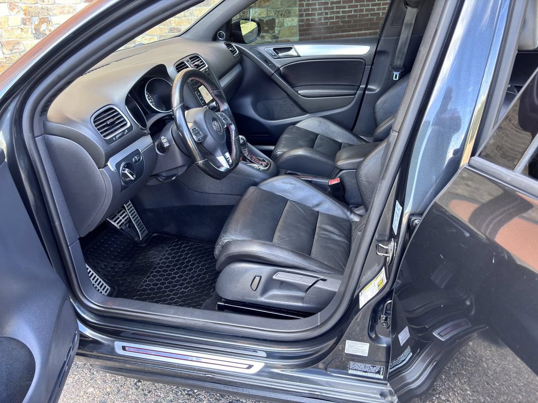 Used 2012 Volkswagen Golf 4-Door FWD image 30