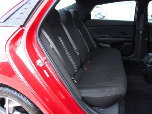 Used 2025 Hyundai Elantra Sport FWD image 12
