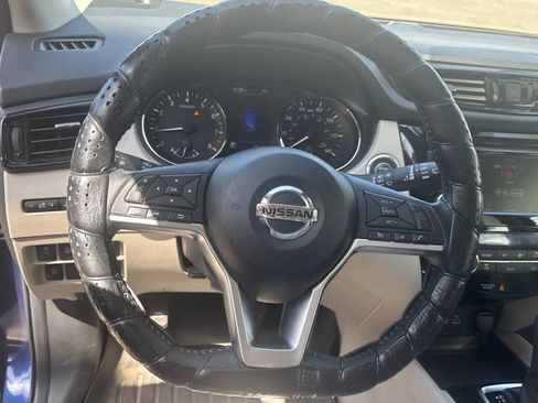 Used 2022 Nissan Rogue Sport SV FWD image 25