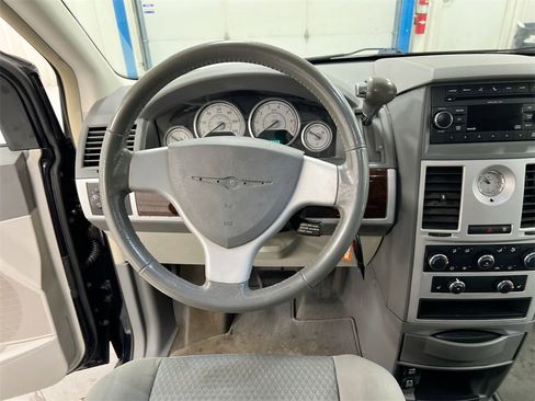Used 2010 Chrysler Town & Country Touring w/ Heated Seat Group image 18