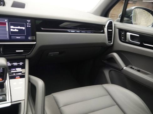 Certified 2023 Porsche Cayenne AWD/4WD image 31