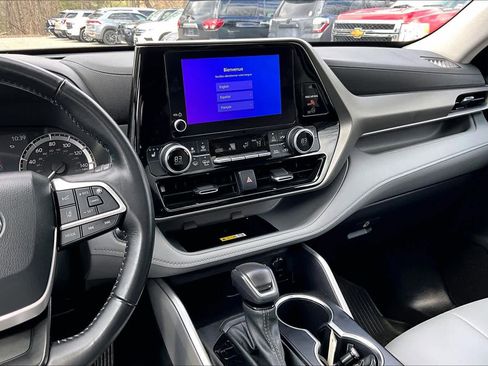 Used 2023 Toyota Highlander XLE image 7