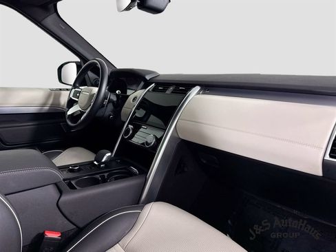 Used 2024 Land Rover Discovery Dynamic SE AWD/4WD image 37