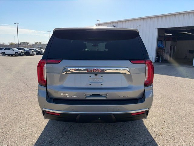 Used 2024 GMC Yukon XL SLT w/ SLT Premium Package AWD/4WD image 4