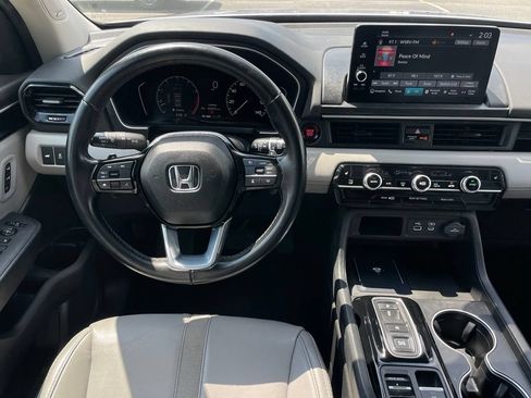 Used 2025 Honda Pilot Touring image 15