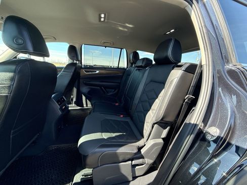 Used 2024 Volkswagen Atlas SE w/ Black Wheel Package image 23