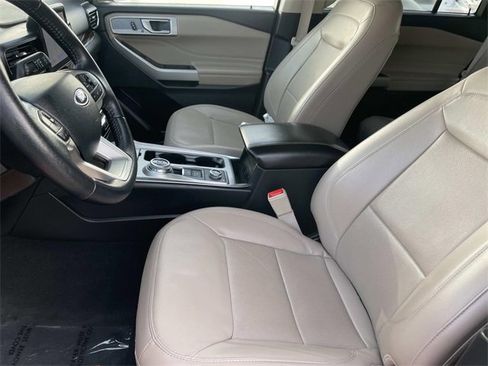 Used 2023 Ford Explorer Limited image 22