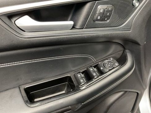 Used 2020 Ford Edge Titanium image 11